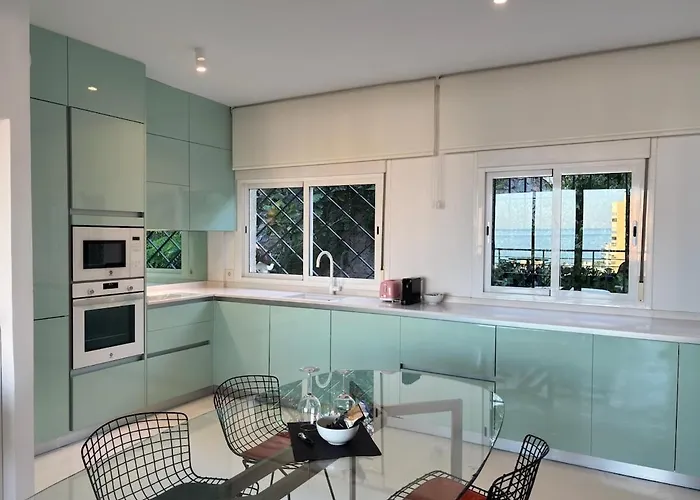 Sunny Waves - 2 Rooms, Апартаменты